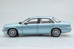Jaguar XJ6 X350 Seafrost ライトブルー Almost Real 1:18 810503 メタル - 画像 6/11