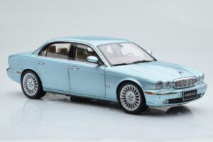 Jaguar XJ6 X350 Seafrost ライトブルー Almost Real 1:18 810503 メタル - 画像 7/11