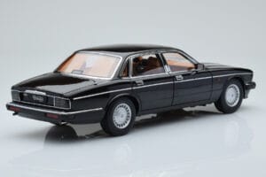Jaguar XJ6 XJ40 エボニーブラック Almost Real 1:18 810543 メタル - 画像 3/11