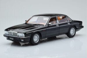 Jaguar XJ6 XJ40 エボニーブラック Almost Real 1:18 810543