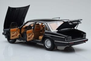 Jaguar XJ6 XJ40 エボニーブラック Almost Real 1:18 810543 メタル - 画像 5/11