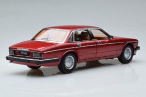 Jaguar XJ6 XJ40 フラメンコレッド Almost Real 1:18 810541 メタル - 画像 3/11