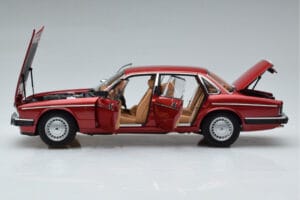 Jaguar XJ6 XJ40 フラメンコレッド Almost Real 1:18 810541 メタル - 画像 4/11