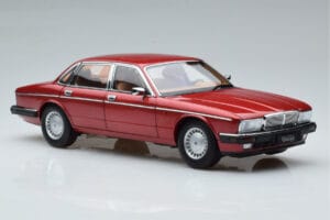Jaguar XJ6 XJ40 フラメンコレッド Almost Real 1:18 810541 メタル - 画像 6/11