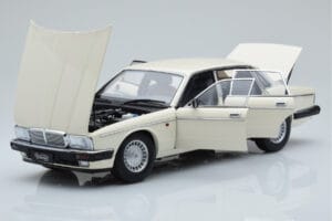 Jaguar XJ6 XJ40 グレイシャーホワイト Almost Real 1:18 810542 メタル - 画像 2/11