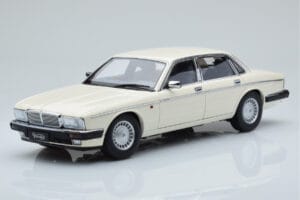 Jaguar XJ6 XJ40 グレイシャーホワイト Almost Real 1:18 810542