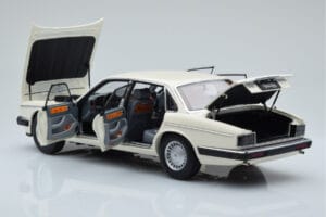 Jaguar XJ6 XJ40 グレイシャーホワイト Almost Real 1:18 810542 メタル - 画像 5/11