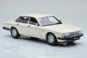 Jaguar XJ6 XJ40 グレイシャーホワイト Almost Real 1:18 810542 メタル - 画像 6/11