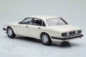 Jaguar XJ6 XJ40 グレイシャーホワイト Almost Real 1:18 810542 メタル - 画像 7/11