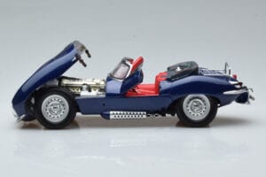 Jaguar XKSS ブルー AUTOart 1:18 73510 メタル - 画像 4/9