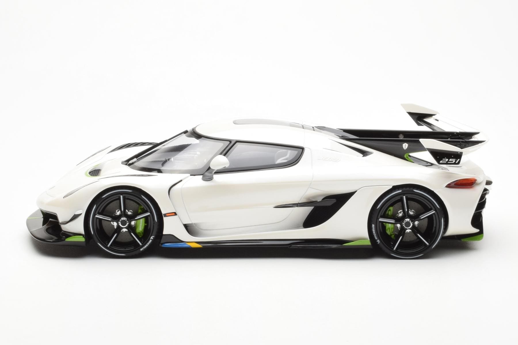 Koenigsegg Jesko Attack ホワイト GT Spirit 1:18 GT389 レジン - 画像 3/6