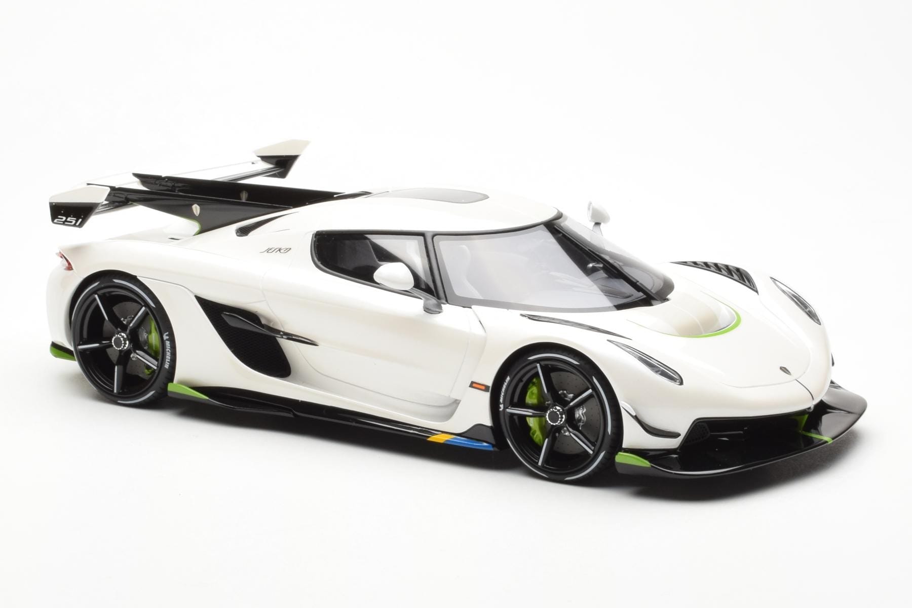 Koenigsegg Jesko Attack ホワイト GT Spirit 1:18 GT389 レジン - 画像 4/6