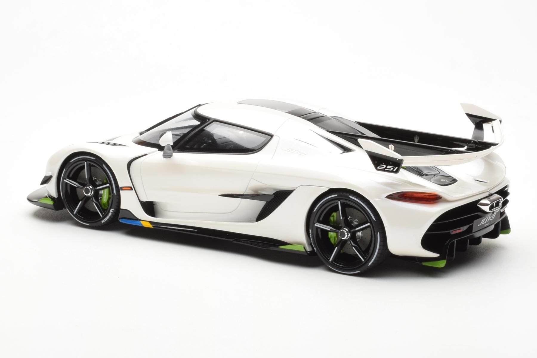 Koenigsegg Jesko Attack ホワイト GT Spirit 1:18 GT389 レジン - 画像 5/6