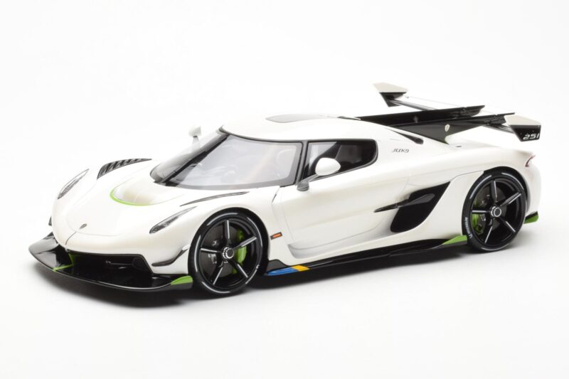 Koenigsegg Jesko Attack ホワイト GT Spirit 1:18