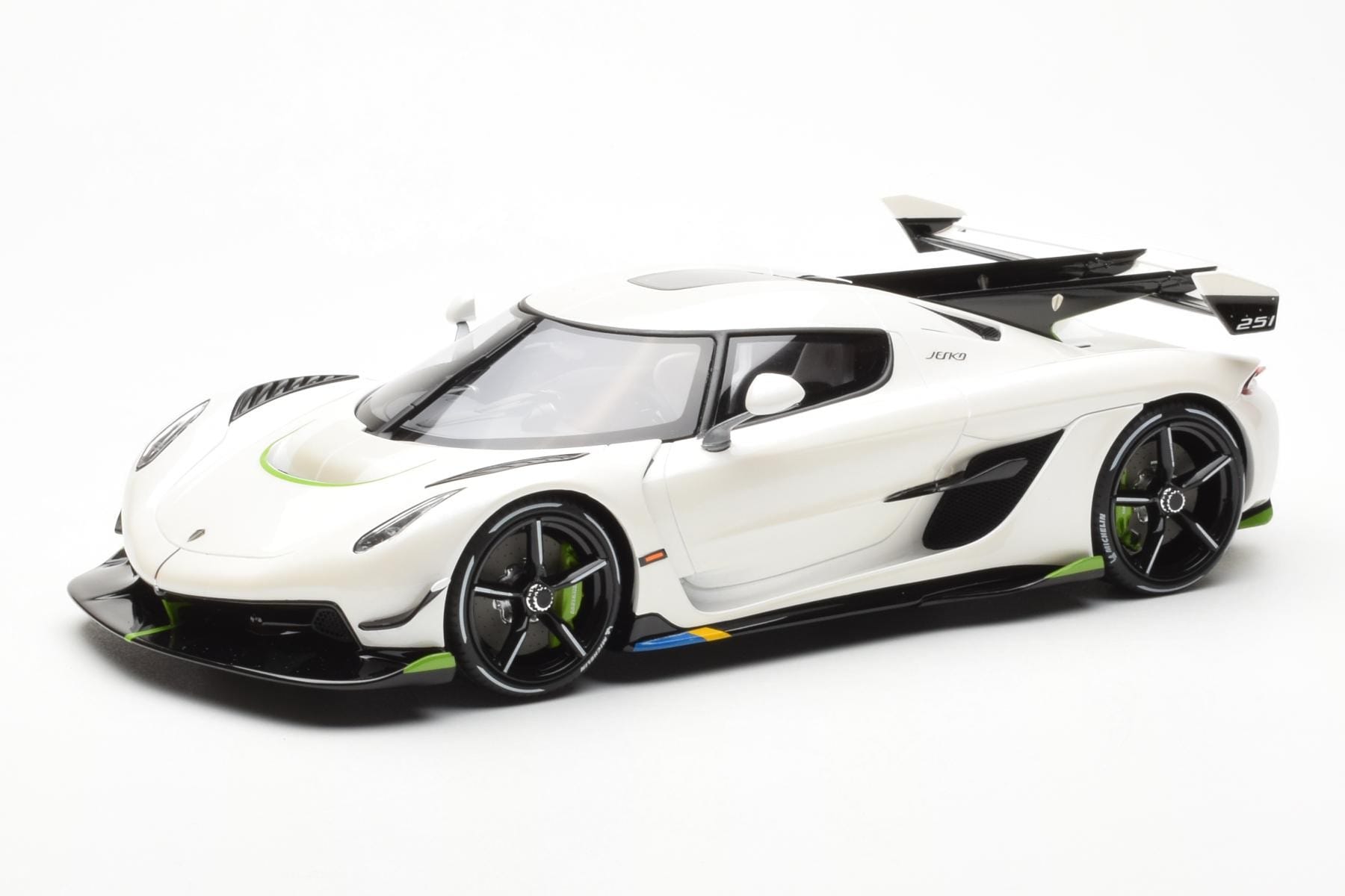 Koenigsegg Jesko Attack ホワイト GT Spirit 1:18 GT389 レジン