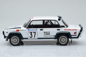 Lada 2105 VFTS #37 H. Ohu Rally Acropolis 1983 IXO 1:18 18RMC145 メタル - 画像 3/6