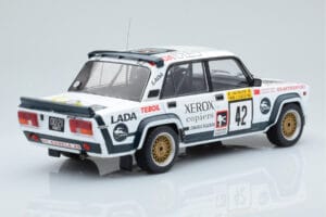 Lada 2105 VFTS #42 S. Brundza Rally 1000 Lakes 1984 IXO 1:18 18RMC146 メタル - 画像 2/6