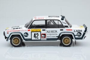 Lada 2105 VFTS #42 S. Brundza Rally 1000 Lakes 1984 IXO 1:18 18RMC146 メタル - 画像 3/6