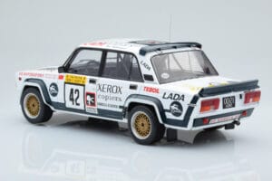 Lada 2105 VFTS #42 S. Brundza Rally 1000 Lakes 1984 IXO 1:18 18RMC146 メタル - 画像 5/6