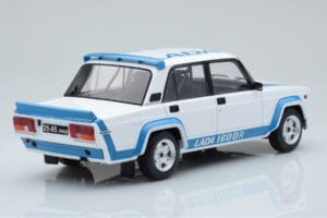 Lada 2105 VFTS ホワイト IXO 1:18 18CMC144 メタル - 画像 2/6