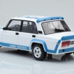 Lada 2105 VFTS ホワイト IXO 1:18 - image 5 of 6