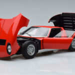 Lamborghini Miura SV レッド AUTOart 1:18 - image 2 of 8