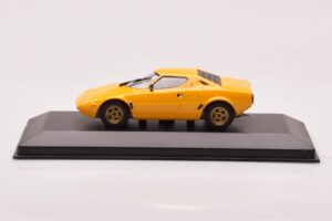 Lancia Stratos イエロー Minichamps 1:43