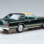 Lincoln Continental Mark V ダークグリーン MCG 1:18 MCG18404 メタル - image 2 of 6