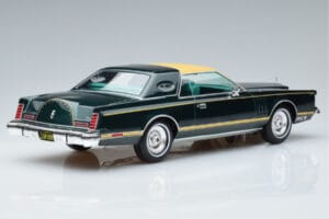 Lincoln Continental Mark V ダークグリーン MCG 1:18 MCG18404 メタル - 画像 2/6