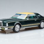 Lincoln Continental Mark V ダークグリーン MCG 1:18 MCG18404 メタル