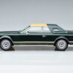 Lincoln Continental Mark V ダークグリーン MCG 1:18 MCG18404 メタル - image 3 of 6