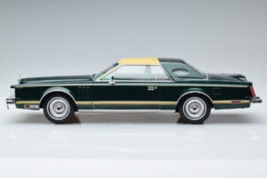 Lincoln Continental Mark V ダークグリーン MCG 1:18 MCG18404 メタル - 画像 3/6