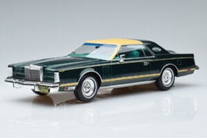 Lincoln Continental Mark V ダークグリーン MCG 1:18 MCG18404 メタル