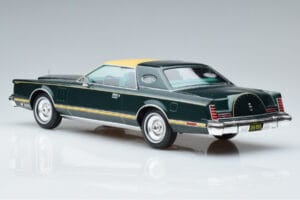 Lincoln Continental Mark V ダークグリーン MCG 1:18 MCG18404 メタル - 画像 5/6