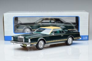 Lincoln Continental Mark V ダークグリーン MCG 1:18 MCG18404 メタル - 画像 6/6