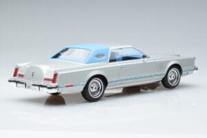 Lincoln Continental Mark V シルバー MCG 1:18 MCG18403 メタル - 画像 2/6