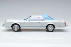 Lincoln Continental Mark V シルバー MCG 1:18 MCG18403 メタル - 画像 3/6