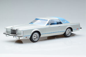 Lincoln Continental Mark V シルバー MCG 1:18
