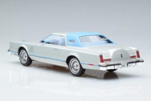 Lincoln Continental Mark V シルバー MCG 1:18 MCG18403 メタル - 画像 5/6