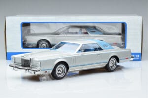 Lincoln Continental Mark V シルバー MCG 1:18 MCG18403 メタル - 画像 6/6