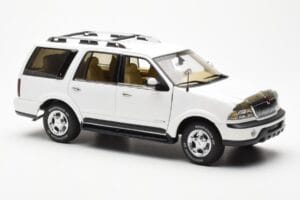 Lincoln Navigator ホワイト AUTOart 1:18 72761 メタル - 画像 6/8