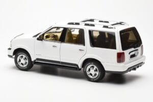 Lincoln Navigator ホワイト AUTOart 1:18 72761 メタル - 画像 7/8