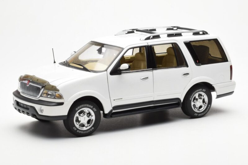 Lincoln Navigator ホワイト AUTOart 1:18