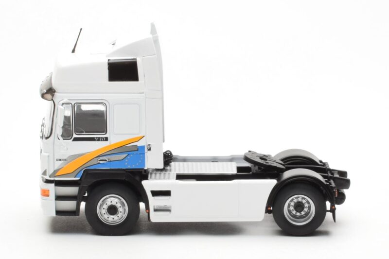 MAN F2000 ホワイト IXO 1:43