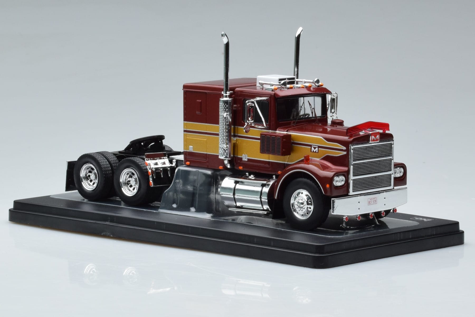 Marmon CHDT レッドゴールド IXO 1:43 TR157 メタル - 画像 4/6