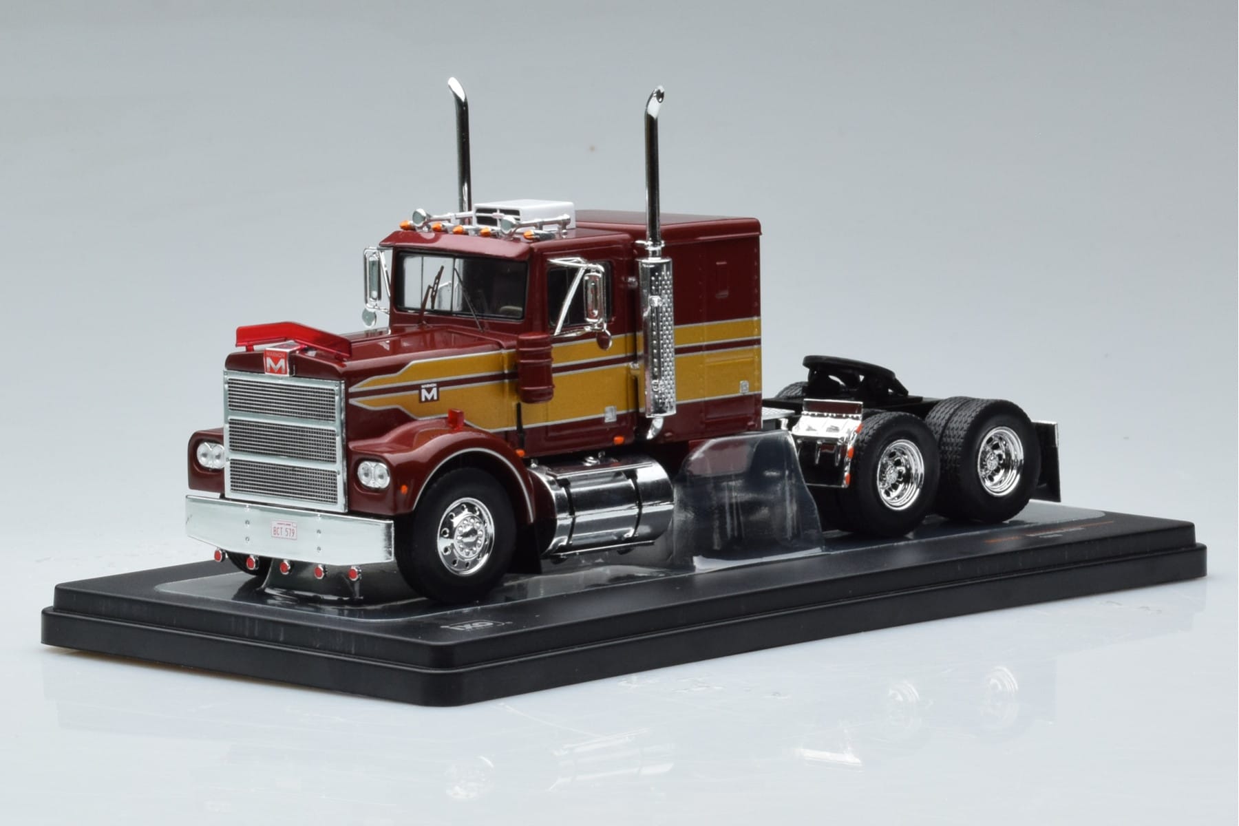 Marmon CHDT レッドゴールド IXO 1:43 TR157 メタル