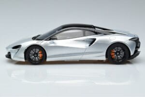 McLaren Artura シルバー GT Spirit 1:18 GT873 レジン - 画像 3/6