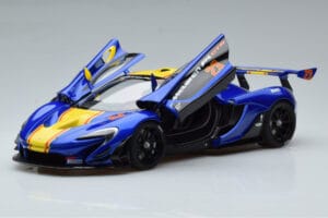 McLaren P1 GTR ブルー イエローストライプ AUTOart 1:18 81542 コンポジット - 画像 2/7