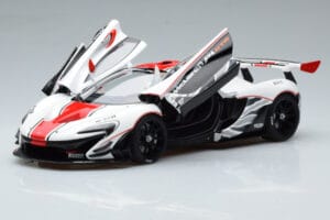 McLaren P1 GTR グロスホワイト レッドストライプ AUTOart 1:18 81541 コンポジット - 画像 2/7