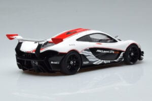 McLaren P1 GTR グロスホワイト レッドストライプ AUTOart 1:18 81541 コンポジット - 画像 3/7